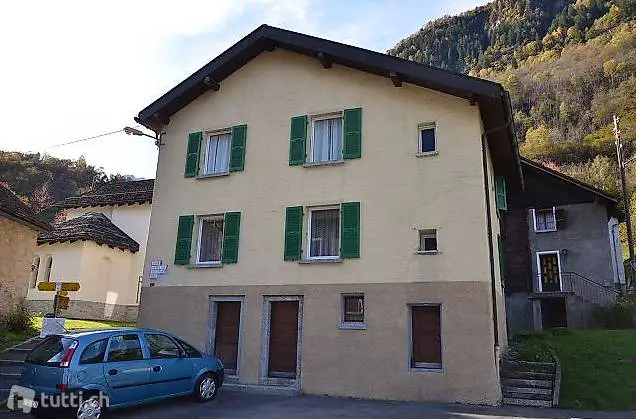  8 1/2-Zimmer-Dorfhaus