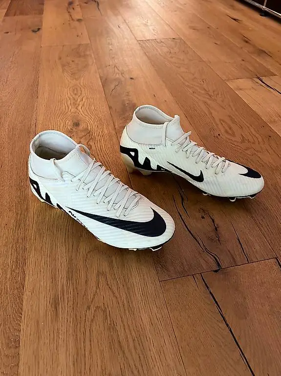 NIKE Mercurial Fussballschuhe Grösse 43