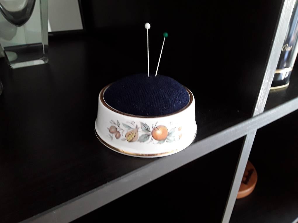 Nadelkissen, Porzellan, made in England