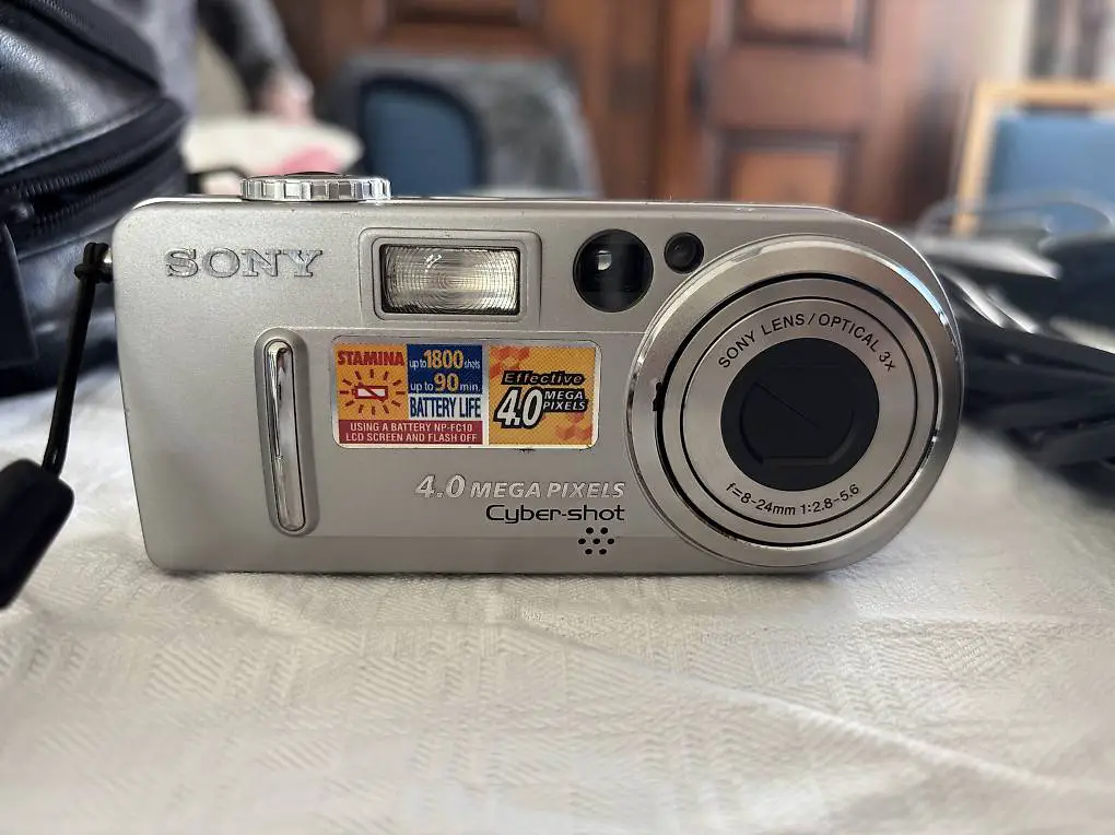 Sony Cyber-shot Digitalkamera + Zubehör