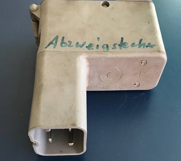  Abzweigstecker J 15 mit 4 Pool