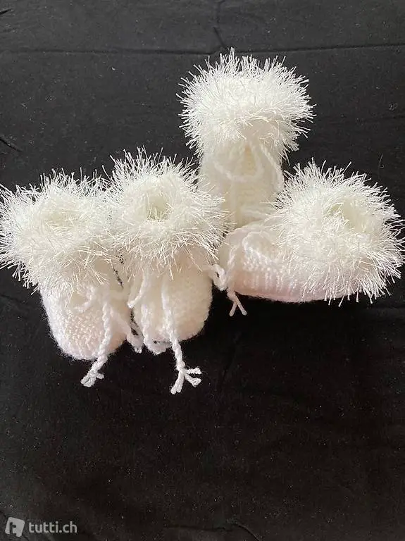 Handgestrickte Baby-Finkli mit Pelz in diversen Farben