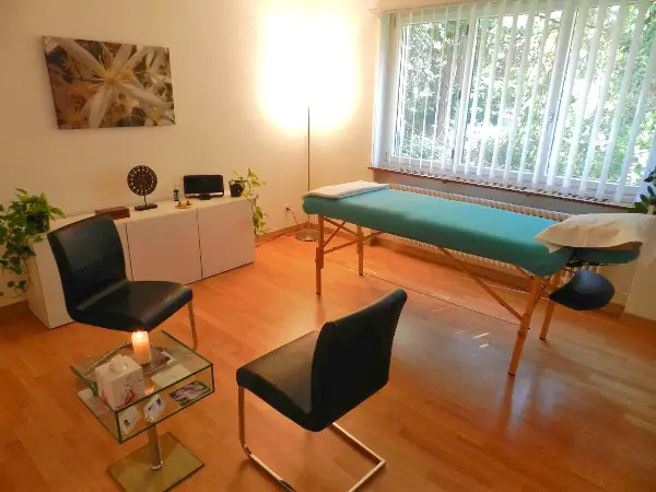 Per 1.10.25 zu vermieten heller, ruhiger Praxisraum