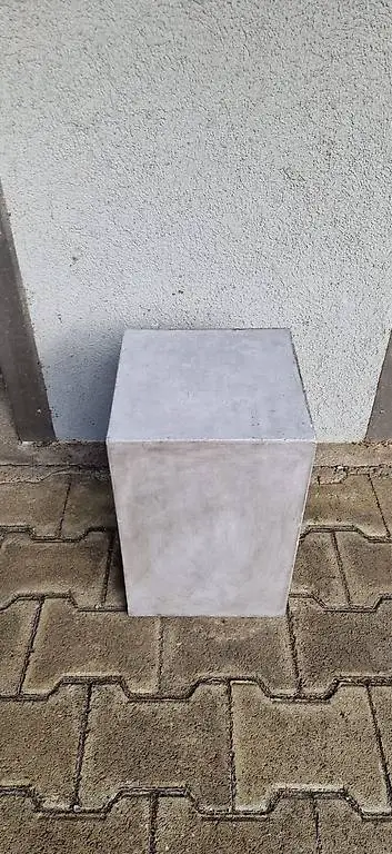 Blumentopf/ Blumenständer Beton