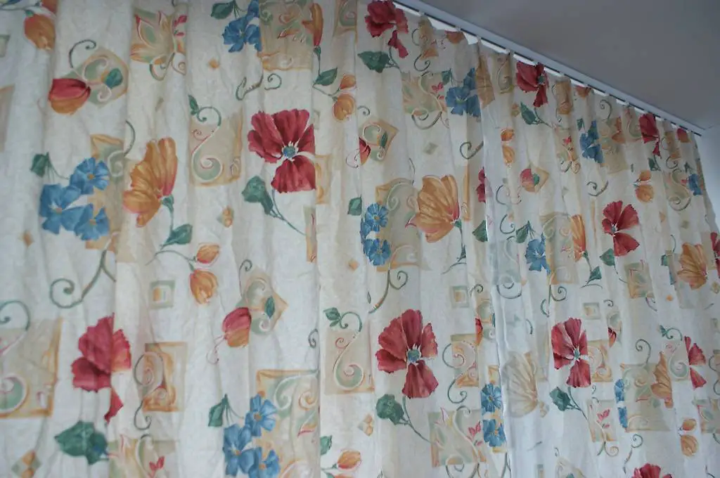 2 Stück Nachtvorhänge, Farbe siehe Fotos.