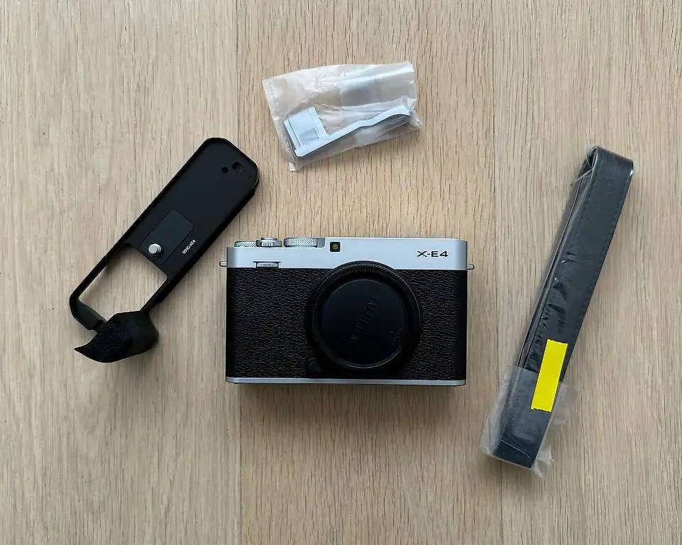 Fujifilm XE-4 mit Fujinon XF 35mm f/1.4 R und Zubehör