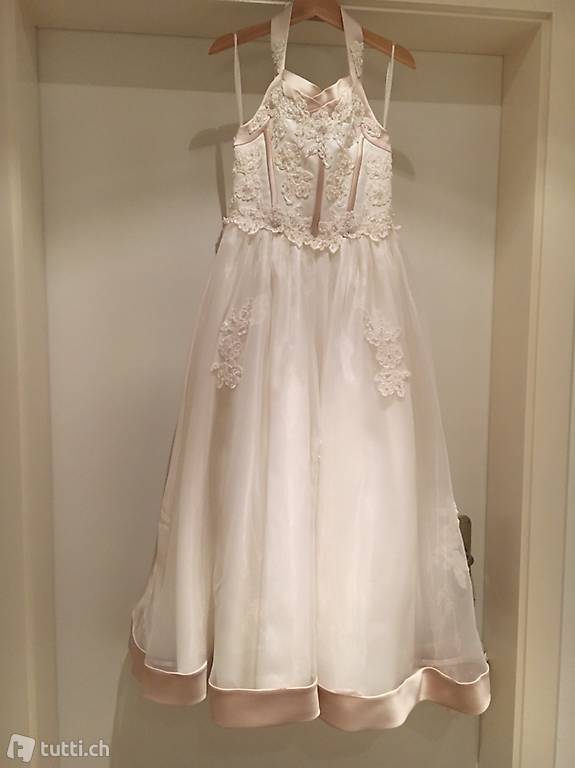 Festkleid: aufwendig mit viel Liebe gefertigt. Raffiniert...