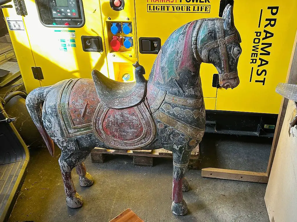 Holz Pferd, Karussell Pferd bemalt, Skulptur, Deko used look