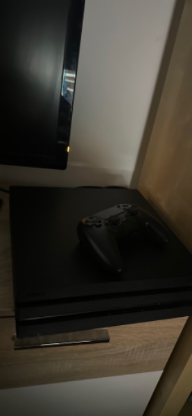 PlayStation 4 pro mit Monitor