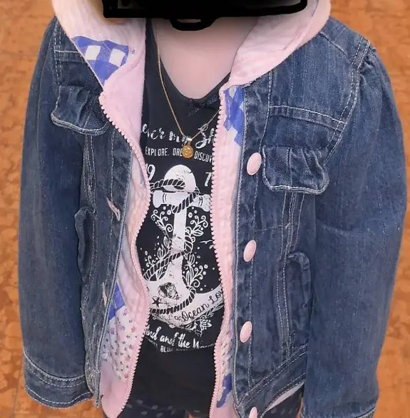 Herzige Jeans Jacke Gr. 104, Wolljacke gratis dazu