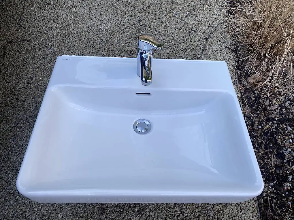 Waschtisch Keramik Laufen mir Armatur