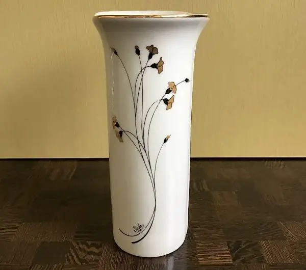 ALTE STYLE-VASE MIT ...