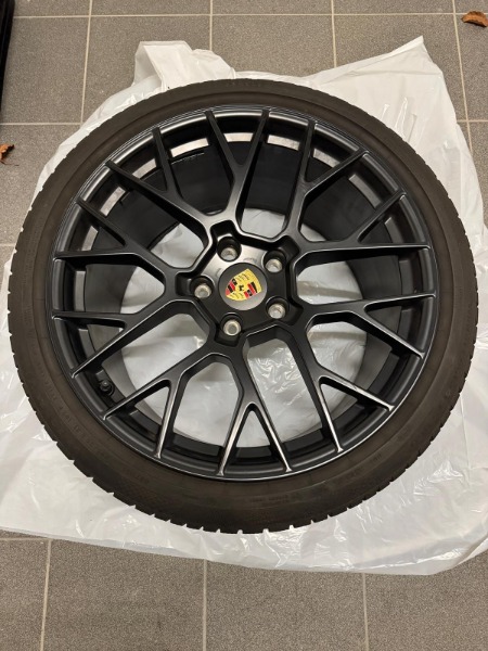 Porsche 992.1 Winterräder Spyder RS schwarz