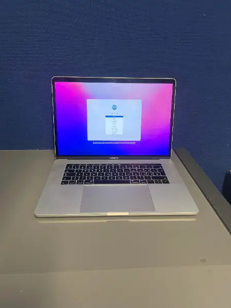 MacBook Pro 15" Touch Bar i7 2.7GHz 16GB 512GB SSD 2016