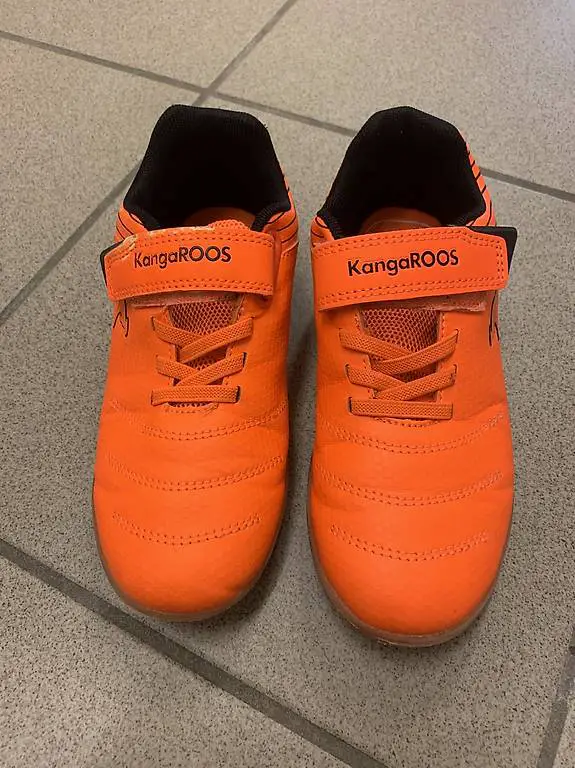 Hallenschuhe Turnschuhe Grösse 32