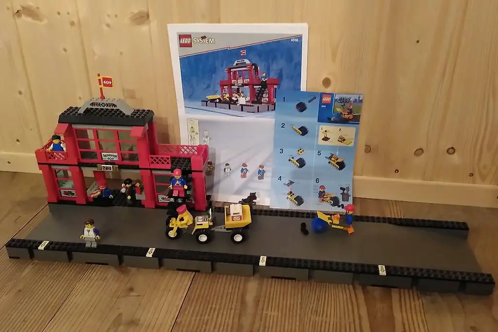 Lego Eisenbahn Bahnhof 4556