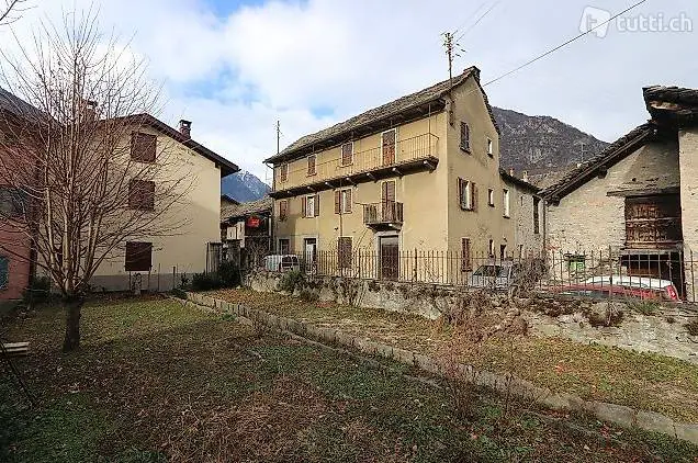  casa plurifam. con stalla e giardino/ MFH mit Stall, Garten