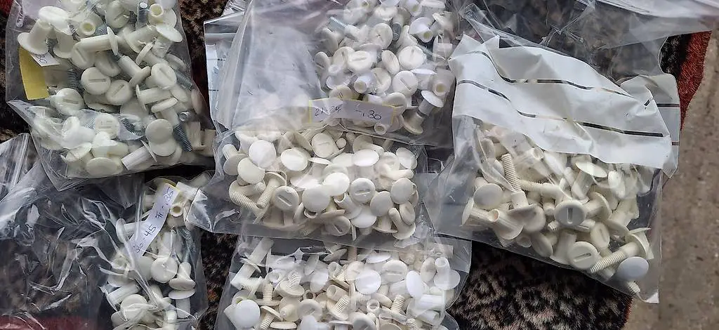 Möbel verbindungs Schrauben Weiss, Braun