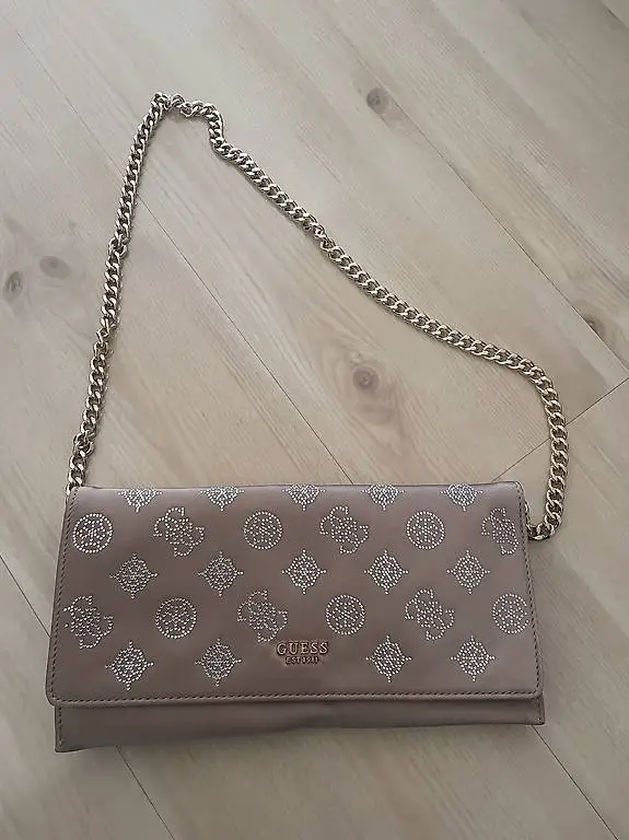 Guess Clutch