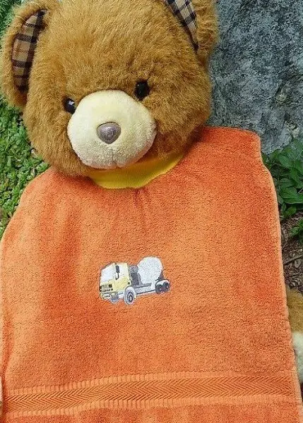 Lätzli bestickt, Betonmischer