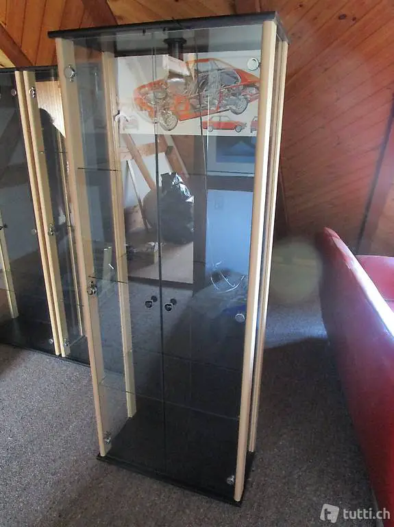 vitrine beleuchtet sehr schön 3 stück mit 3tablaren