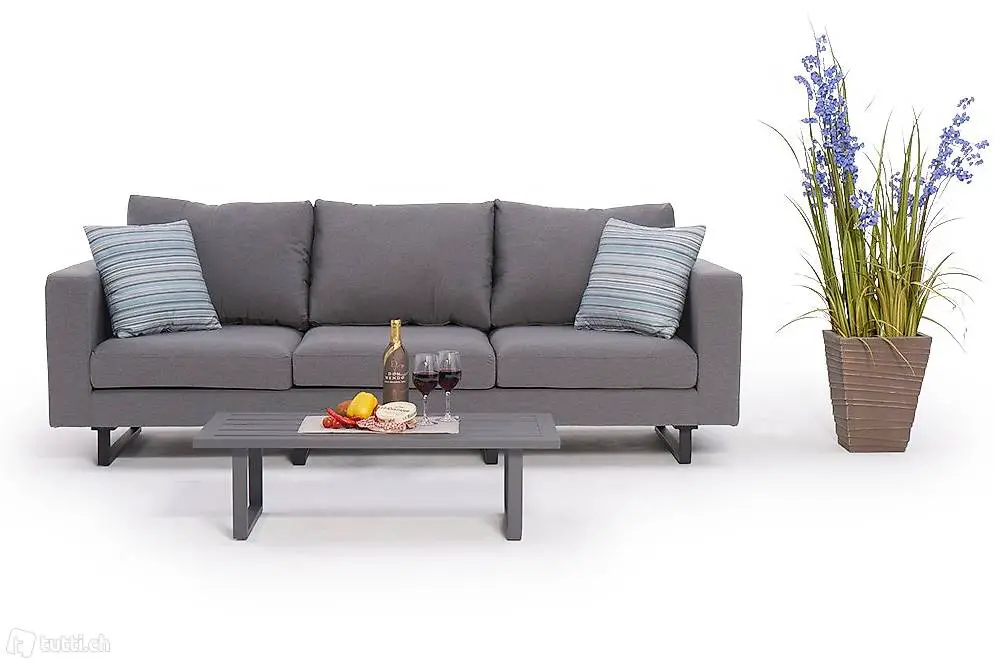  Das Outdoor Sofa lädt zum gemütlichen Beisammensein ein