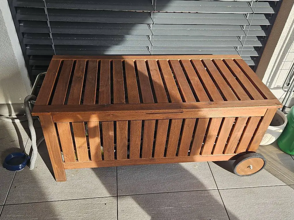 Holzkiste mit Räder
