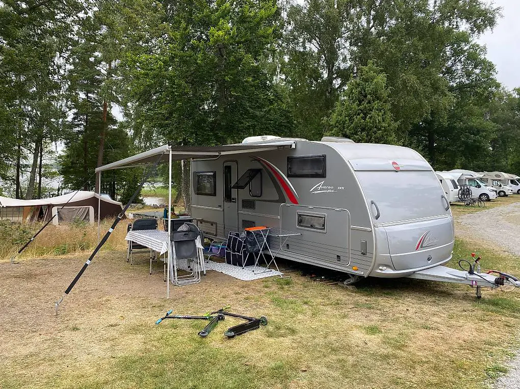 Bürstner Averso Plus TK 510, Wohnwagen mit Zubehör