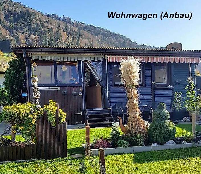 Wohnwagen mit Doppel-Holz-Anbau am Aegerisee (ZG)