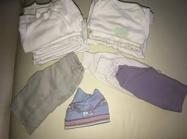 22 Stückige Kleiderpaket Bodys Hose Mütze .. gr 56/62