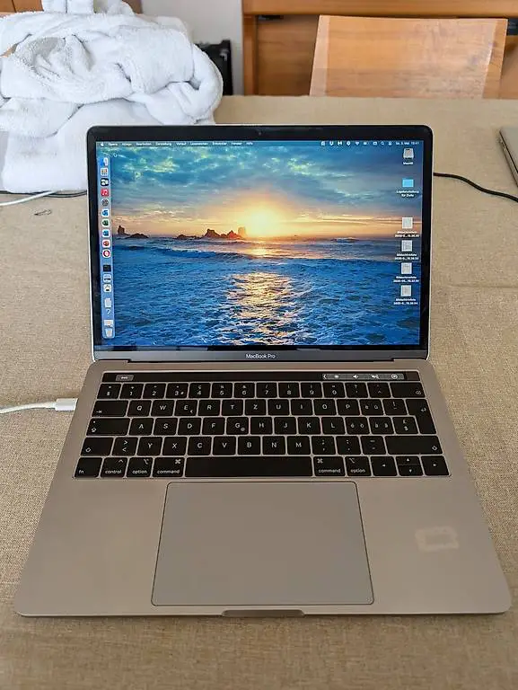 Apple MacBook Pro 13" Touch Bar, 16 GB RAM, 512 GB SSD