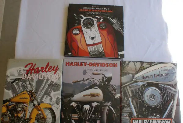 4 diverese Harley Davidson Bücher