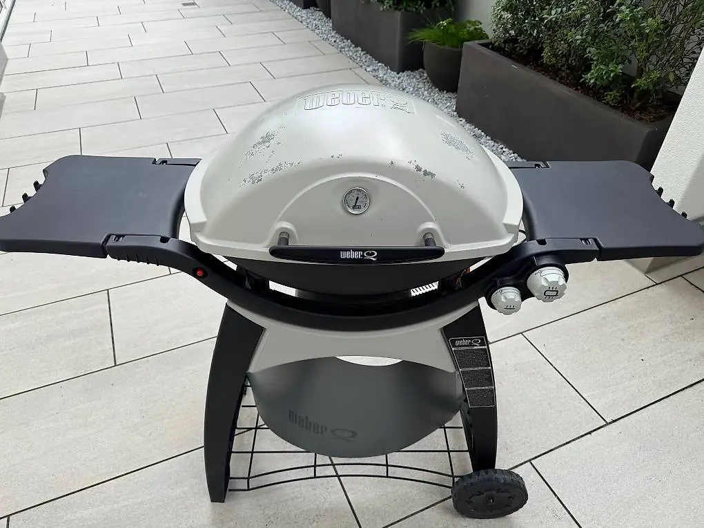 Gasgrill Weber Q 300 mit Abdeckhaube