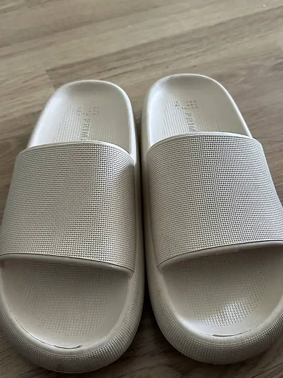 Beige Sandalen Grösse 40, ideal für Ferien oder Zuhause