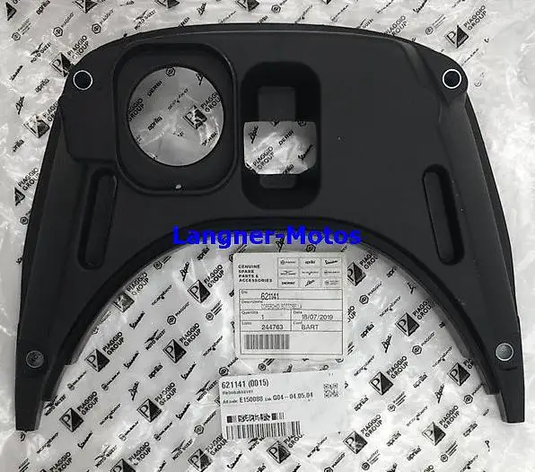 Abdeckung Tank/Helmfach OEM PIAGGIO 621141 Vespa GTS 125-300
