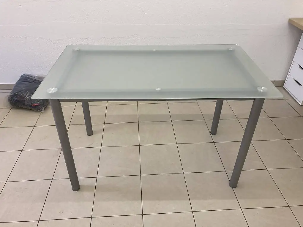 Glastisch zu verkaufen