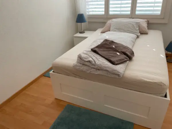 Bett mit Schubladen und neuer matrarze