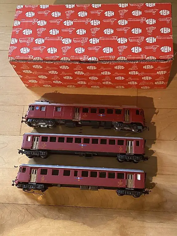 HAG 260, 402, 475 dreiteiliger Zug MO, rot