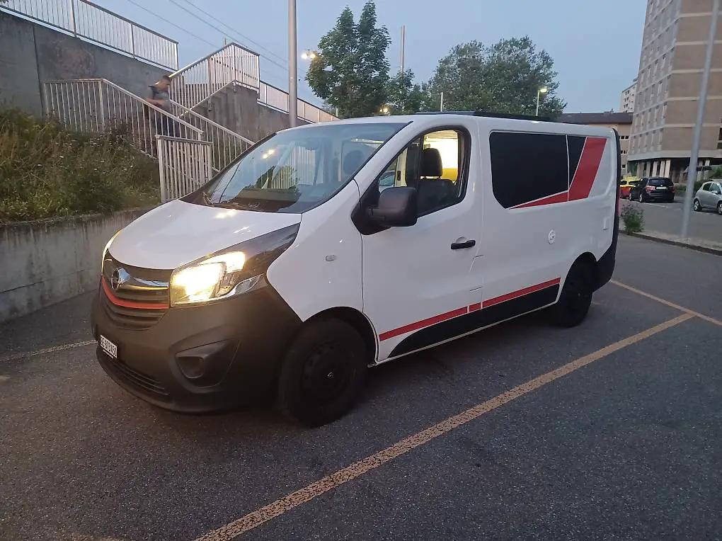 Schöne Camper Opel Vivaro mit klima und Tempomat
