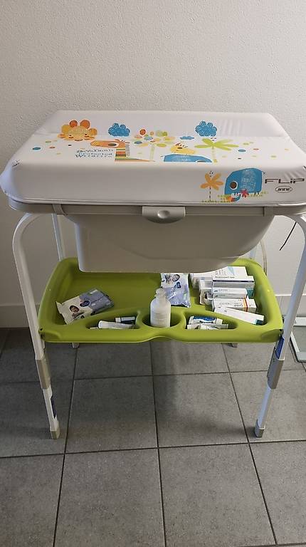 Wickeltisch mit Badewanne