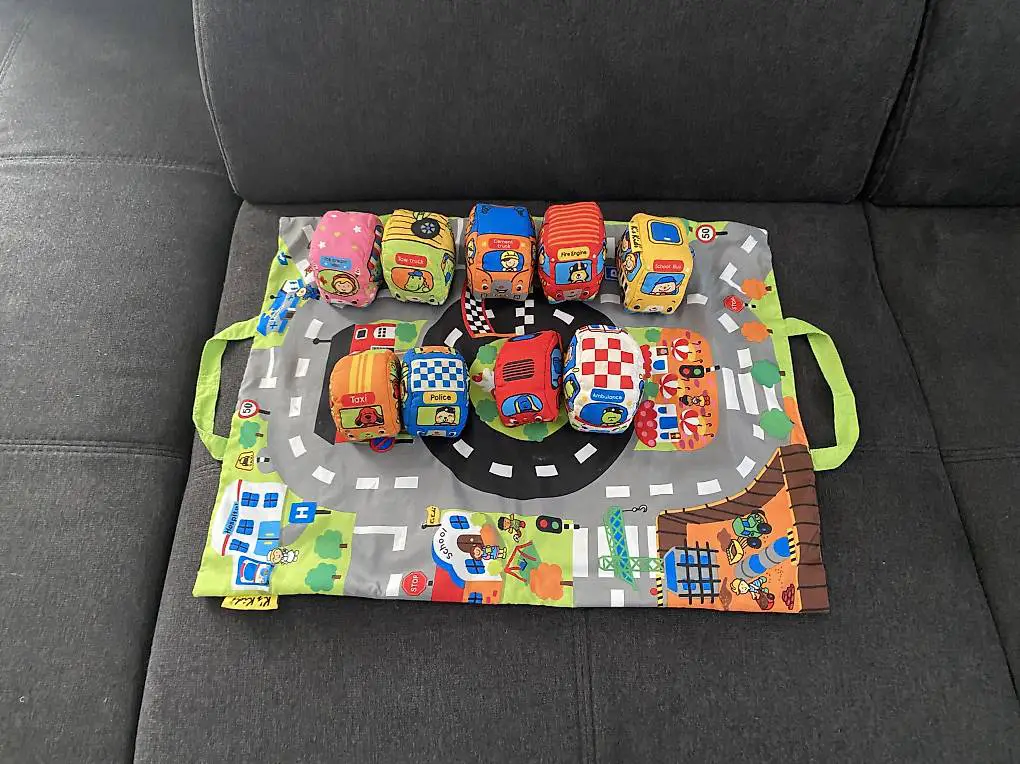 Spielteppich mit Autos