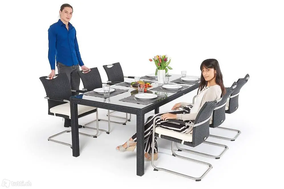  Rattan Gartentisch mit stapelbaren Swing Stühlen