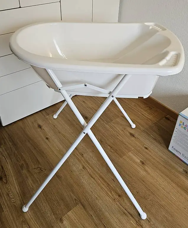 Babybadewanne mit Ständer