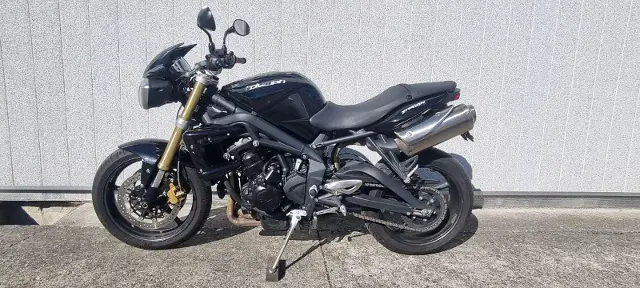 TRIUMPH Street Triple 675