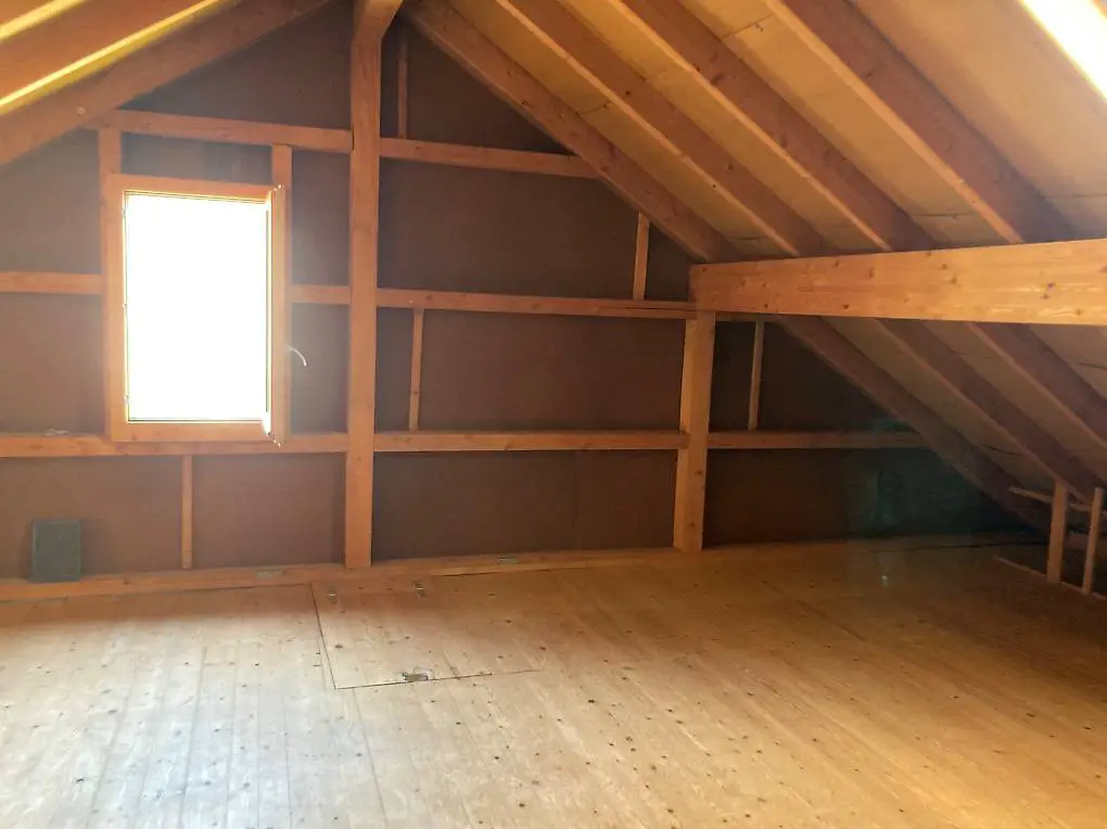 Stauraum im Estrich zu vermieten