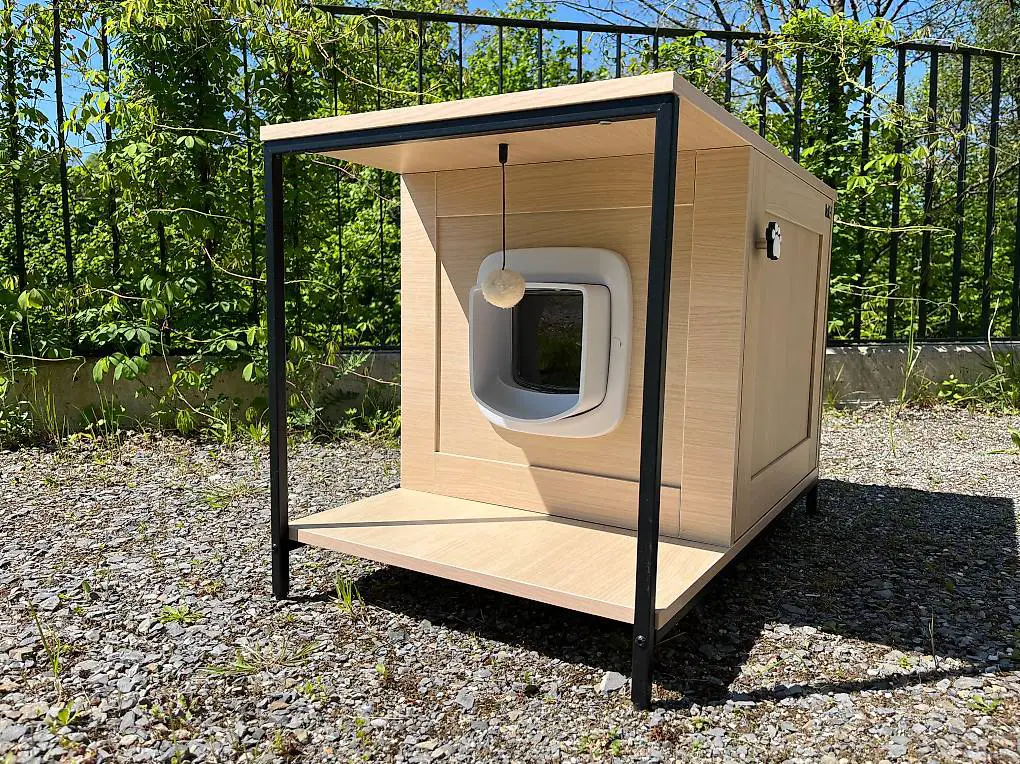 Katzenhaus mit Katzenklappe (Chip kompatibel)