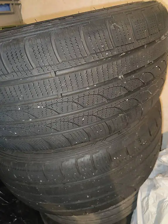 Winterpneu 225/40 R18