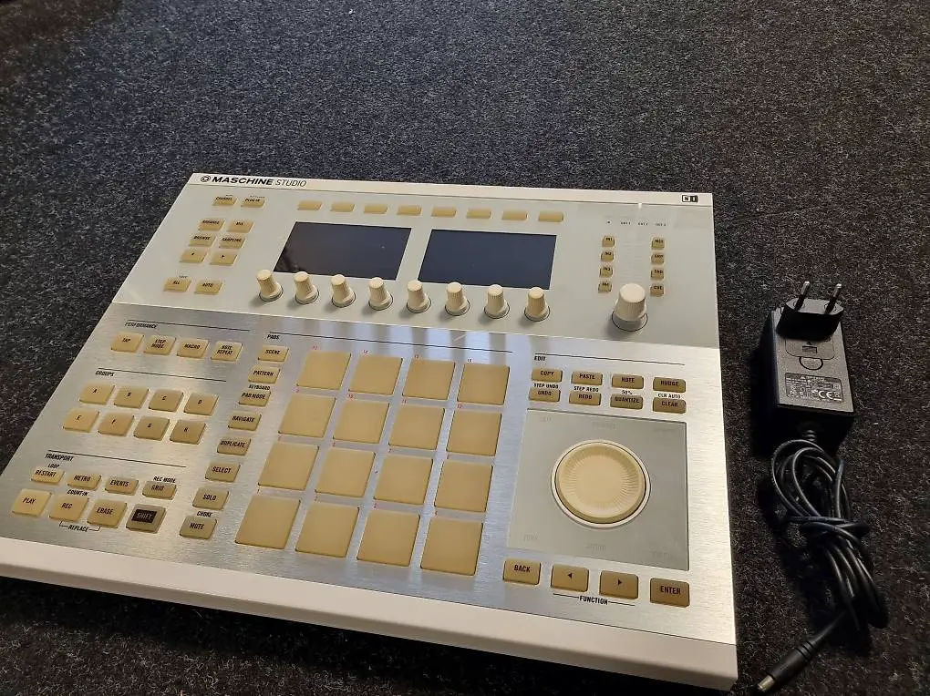 maschine studio white hw