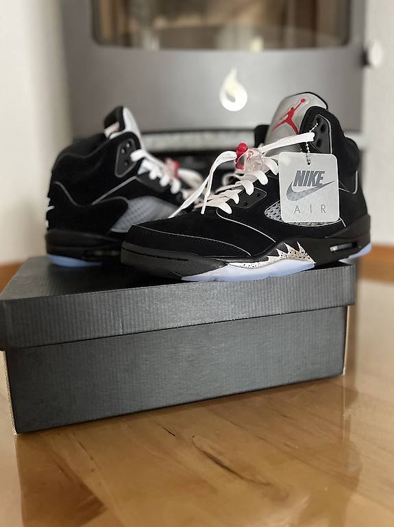 Air Jordan 5 Retro OG Black/Metallic Silver, Gr. 43 ?