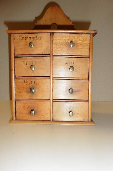 Gewürz-Kästli mit 8 Schubladen. Holz.